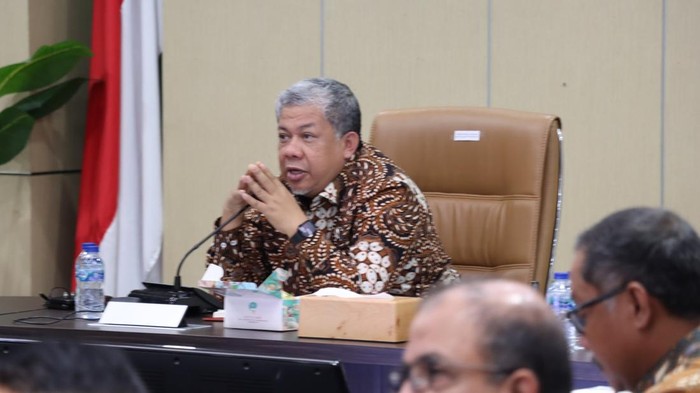 Wakil Menteri PKP Fahri Hamzah dalam pertemuan dengan Wakil Menteri Badan Usaha Milik Negara (BUMN) Dony Oskaria