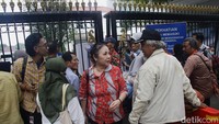 Pelayanan Lapor Mas Wapres secara langsung ini berlangsung sesuai jam operasionalnya, yakni setiap hari Senin sampai Jumat dari pukul 08.00 hingga 14.00 WIB.