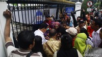 Nantinya aduan yang diterima dari masyarakat akan dikoordinasikan dengan kementerian atau lembaga terkait. Masyarakat pun diminta menunggu proses aduannya sampai 14 hari kerja.