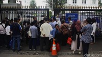 Seperti dikertahui, Wakil Presiden Gibran Rakabuming telah membuka layanan pengaduan masyarakat bernama Lapor Mas Wapres. Layanan ini guna memberikan ruang bagi yang mempunyai gagasan, saran, maupun pengaduan untuk kebaikan dan kemajuan bersama.