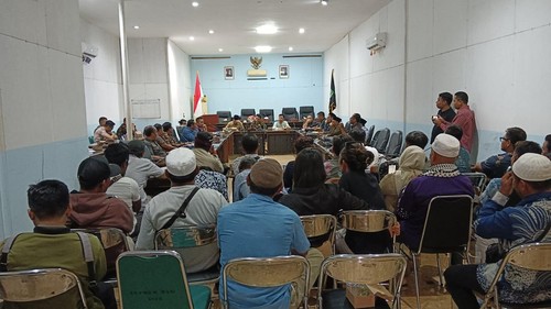 Warga Gili Meno, Lombok Utara, mengadu ke DPRD karena krisis air berkepanjangan, Kamis (14/11/2024).