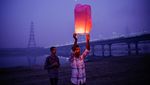 Warga New Delhi Gelar Festival Cahaya di Tengah Kepungan Polusi Tebal