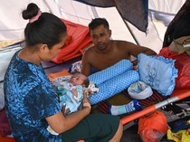 Warga Terdampak Erupsi Gunung Lewotobi Laki-laki Melahirkan di Pengungsian