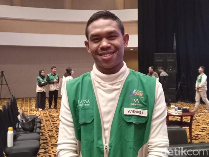 Guru muda Program Pijar Batch 4, CT Arsa Foundation, Yuvensius Lana yang akan ditempatkan di Sumba Barat Daya, NTT.