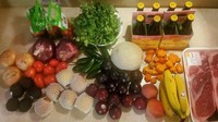 Dengan uang USD 67 (Rp 1,1 juta), netizen ini bagikan barang belanjaannya di Texas, Amerika. Ada daging sapi, sayuran, buah dan minuman botol. Foto: Pool/Site