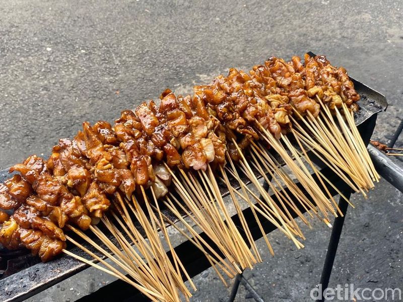 10 Sate Ayam dan Sate Kambing di Jakarta yang Terkenal Lezat