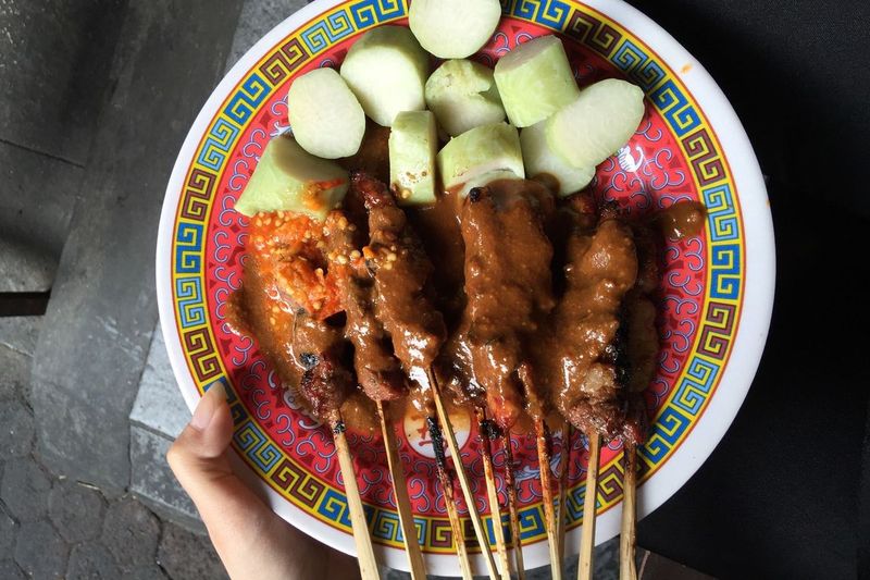 10 Sate Ayam dan Sate Kambing di Jakarta yang Terkenal Lezat