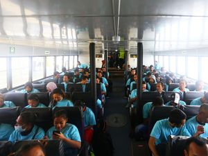 Bekal Sebelum Terbang: Harapan di Balik Mimpi Hidup Sejahtera Pekerja Migran