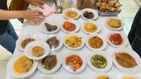 Berbeda dengan rumah makan Padang pada umumnya, Pondok Djaja memiliki menu atau masakan yang menggabungkan antara kuliner Minang dan China.  Foto: detikFood