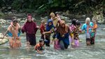 Duh! Jembatan Gantung di Lebak Ambruk Dimakan Usia