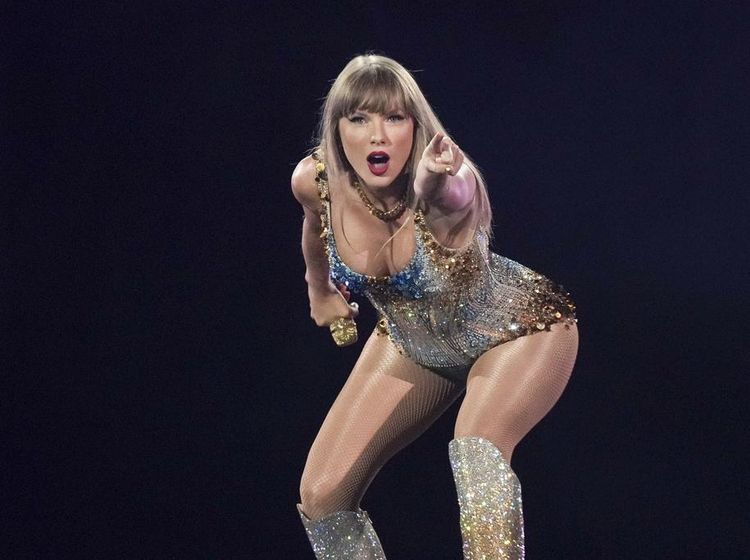 Aksi Panggung Taylor Swift di The Eras Tour Toronto