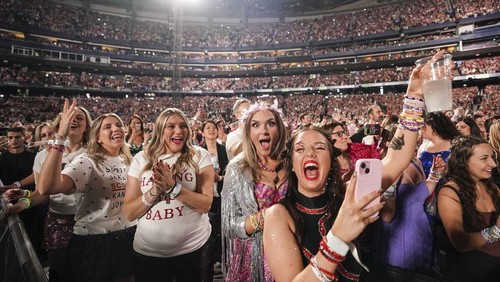 Fans react during the opening of Taylor Swift's performance during the opening show of the Toronto dates for The Eras Tour, on Thursday, November 14, 2024. (Chris Young/The Canadian Press via AP)