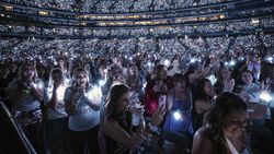 Aksi Panggung Taylor Swift di The Eras Tour Toronto Aksi Panggung Taylor Swift di The Eras Tour Toronto