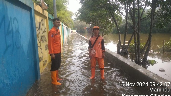 Banjir rob merendam 3 rukun tetangga (RT) di Jakarta Utara pada Jumat (15/11/2024). Ketinggian air mencapai 15 cm. Foto: Dok. BPBD DKI Jakarta