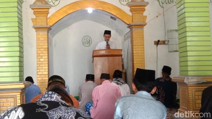 Bawaslu Pacitan sosialisasi soal pilkada saat khotbah salat Jumat