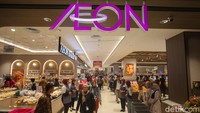 Saat ini Pakuwon Mall Bekasi baru membuka gerai AEON yang berisi supermarket dengan konsep Jepang.