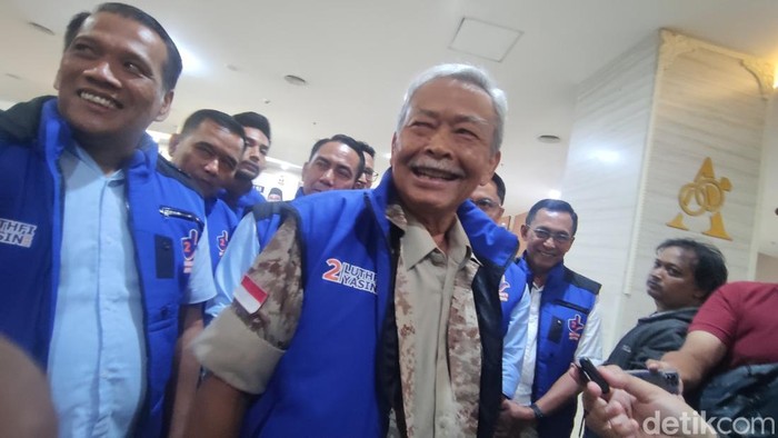 Dewan Pembina Tim Pemenangan Ahmad Luthfi dan Taj Yasin,  Bibit Waluyo di MG Setos Semarang, Jumat (15/11/2024).
