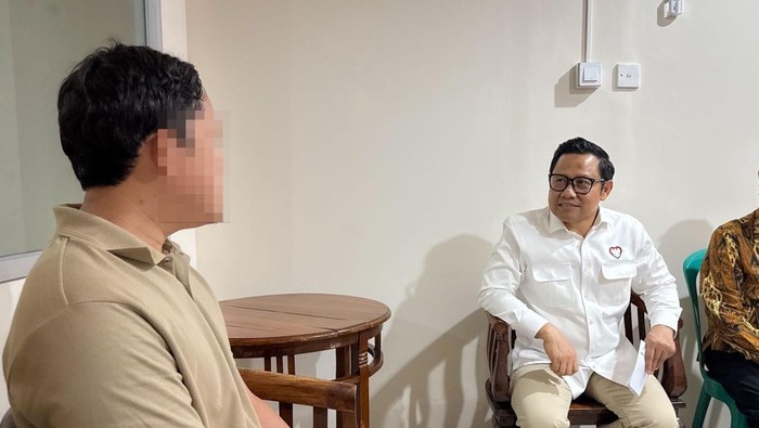 Menko Pemberdayaan Masyarakat (PM), Muhaimin Iskandar atau Cak Imin, mengunjungi korban judi online di RSCM, Jakarta Pusat, Jumat (15/11/2024).
