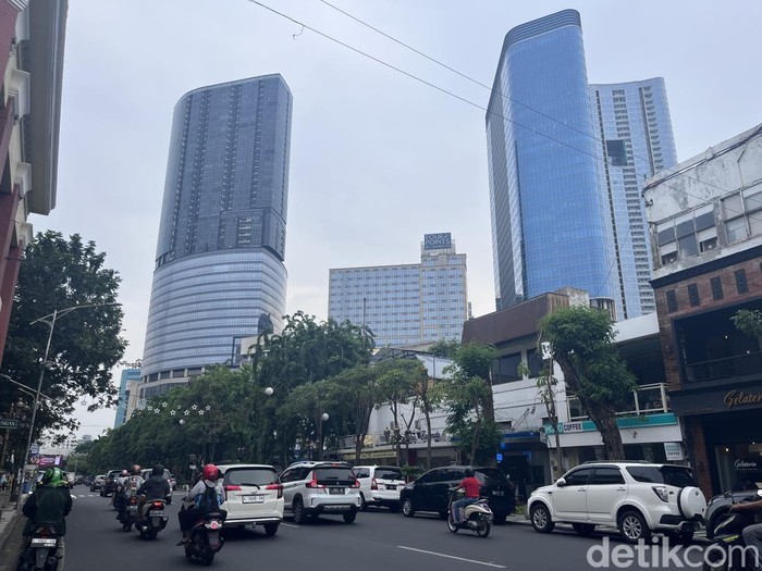 Cuaca Kota Surabaya Berawan