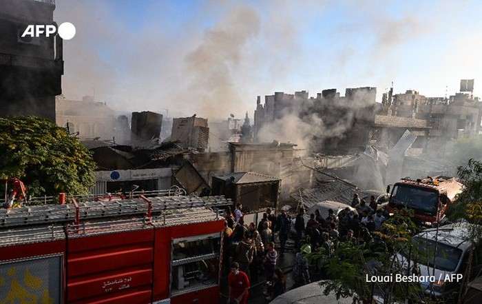 Dampak serangan Israel di Mazzeh, Damaskus, Suriah, Kamis, 14 September 2024. (AFP)