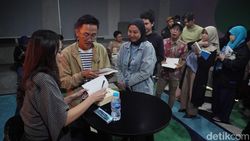 Ibu Suri Dee Lestari Tanya-Jawab Bareng Anak Detik