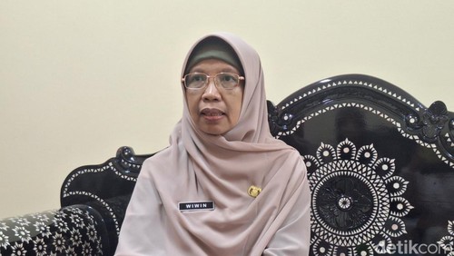 Direktur RSJ Mutiara Sukma NTB Wiwin Nurhasida saat di wawancarai di ruangannya, Jumat (15/11/2024). (Nathea Citra/detikBali)