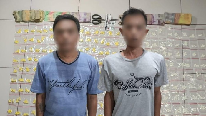 Dua pengedar pil koplo di Kota Probolinggo saat ditangkap