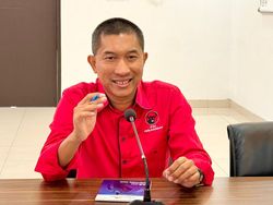 PDIP Bela Rano Naik Perahu Karet: Keberpihakan Tak Diukur dari Basah-basahan