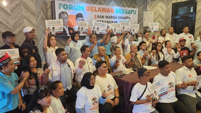 Forum Relawan Merah Putih mendukung pasangan Ridwan Kamil-Suswono (RID0) di Pilgub Jakarta. Relawan menyerukan pemenangan RK-Suswono tanpa uang judi online atau judol.
