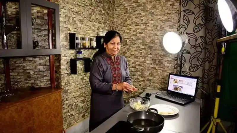 Gegara Kesepian, Ibu Ini Sukses Jadi YouTuber Resep Makanan