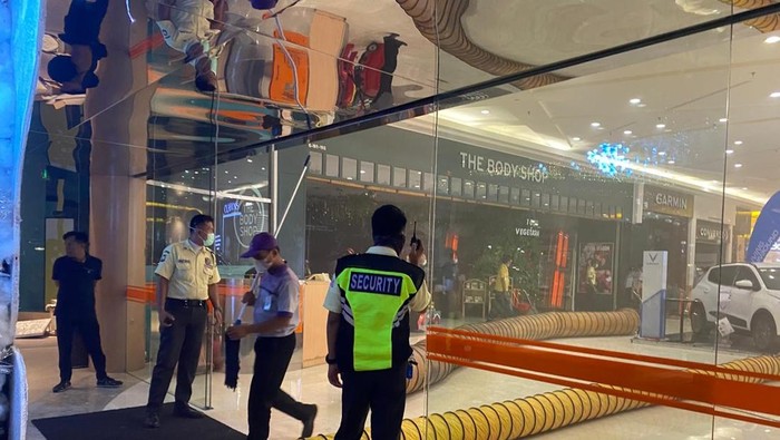 Gerai The Body Shop di Galaxy Mall 1 Surabaya terbakar