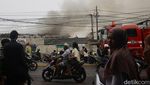 Gudang Wallpaper di Muara Baru Jakarta Utara Terbakar