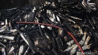 Ribuan wallpaper hangus terbakar.  