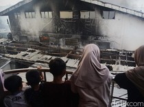 Gudang Wallpaper di Muara Baru Jakarta Utara Terbakar