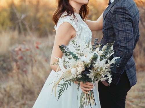 5 Rekomendasi Parfum untuk Pengantin Wanita, Beraroma Bunga yang Elegan