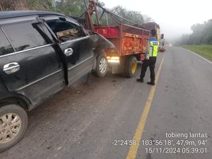 Sopir Truk di Muba Tewas Ditabrak Innova Saat Ganti Ban Pecah