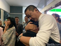Berpelukan! Ini Detik-detik Irfan Setiaputra Tinggalkan Garuda