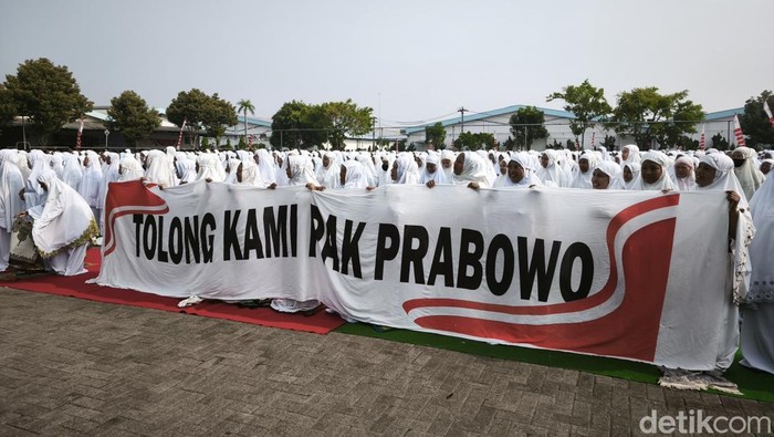 Istigasah Akbar di PT Sritex, Kelurahan Sukoharjo, Kabupaten Sukoharjo, Jumat (15/11/2024).