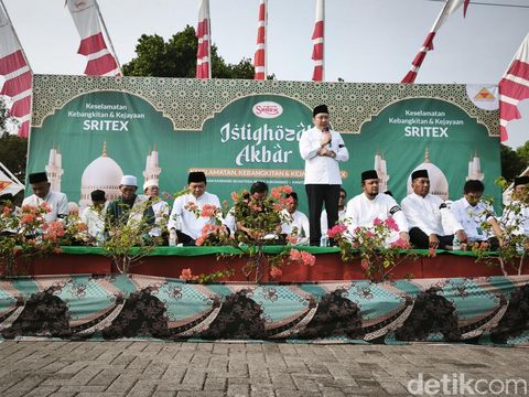 Istigasah Akbar di PT Sritex, Kelurahan Sukoharjo, Kabupaten Sukoharjo, Jumat (15/11/2024).