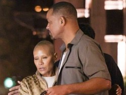 Jada Pinkett Smith Tampil Botak & Tanpa Alis, Diduga Kesehatannya Menurun