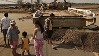 Usagi, yang dikenal secara lokal sebagai Ofel, menguat menjadi topan super saat menerjang kota Baggao di provinsi Cagayan pada Kamis (14/11) sore.   