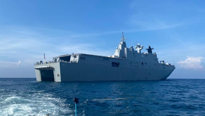 Kapal HMAS Adelaide milik ADF