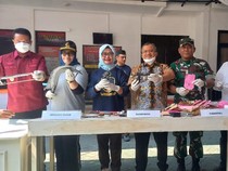 Barang Bukti Kasus di Sampang Dimusnahkan, 2 Pistol Digerinda-Pil Diblender