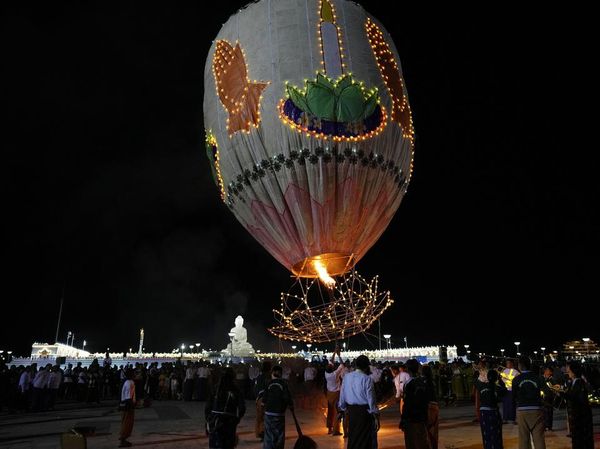 Kemeriahan Festival Balon Udara di Myanmar