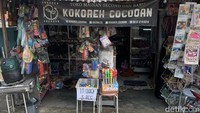 Pembeli koleksi ini tidak hanya dari Indonesia, tetapi juga dari negara-negara lain di Asia Tenggara. 