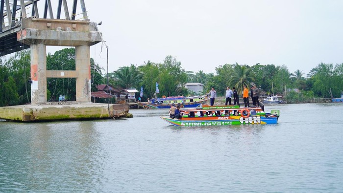 Kondisi terkini Jembatan P6 Lalan yang ambruk.