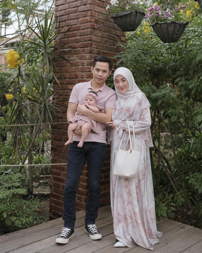 Ajukan gugatan cerai, kebersamaan Larissa Chou dan Ikram Rosadi kini terancam tinggal kenangan. Foto: Instagram @ikram_rsd/ @larissachou