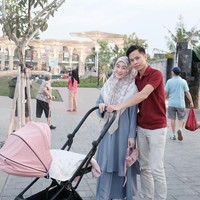 Sebelum kabar perceraian, Larissa dan Ikram selalu terlihat kompak di media sosial. Termasuk dalam mengurus anak, keduanya tampak saling membantu membesarkan buah hati mereka. Foto: Instagram @ikram_rsd/ @larissachou