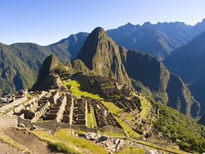 Turis Tabur Abu Kremasi di Machu Pichu, Warlok Mengecam
