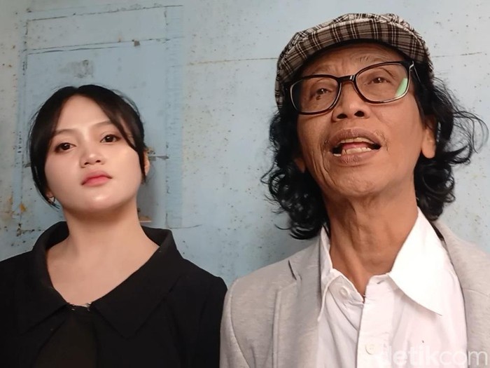 Mandra dan anaknya.